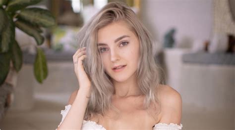 Eva Elfie (Onlyfans) — Видео .